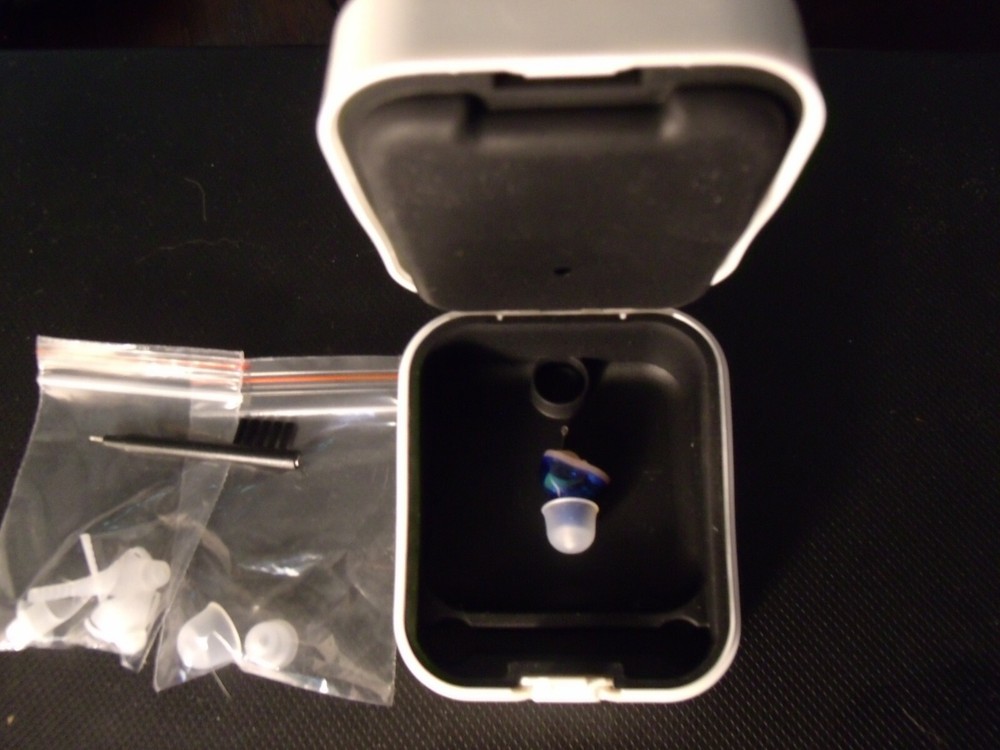 TWO TINY IN EAR CIC DIGITAL HEARING AMPLIFIER SMART CHIP 3 PROGRAMS NO TEST