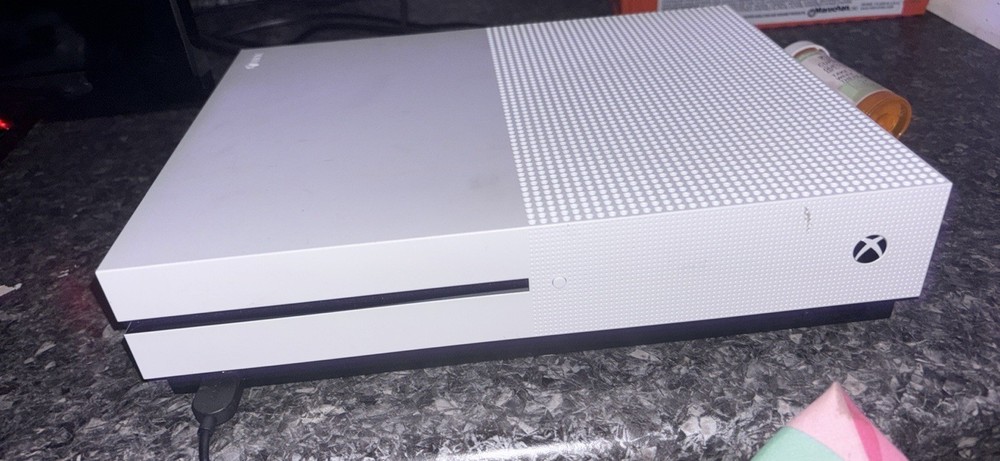Microsoft Xbox One S White Home Console- controller included (plus 25$ amazon gc