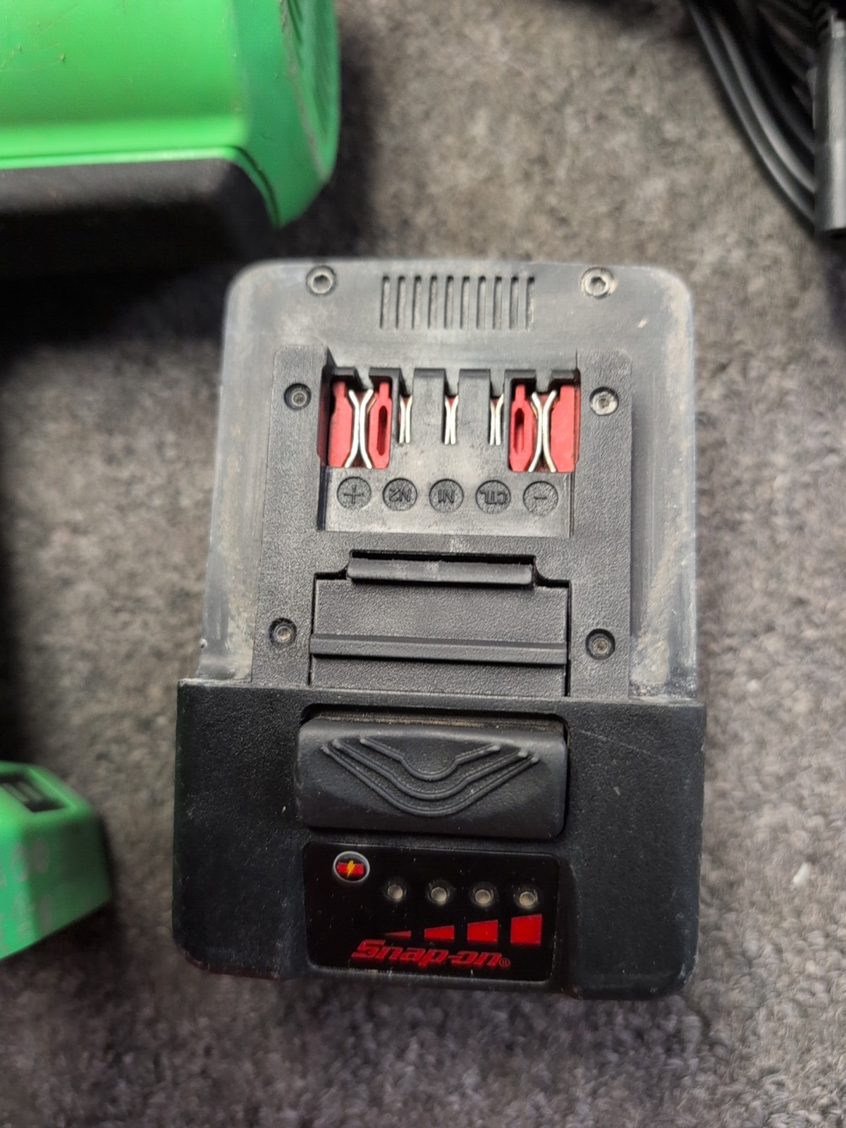 Snap-on 18V CT9050G 18 V 1/2" Drive Impact Wrench with 2 Batteries And charger