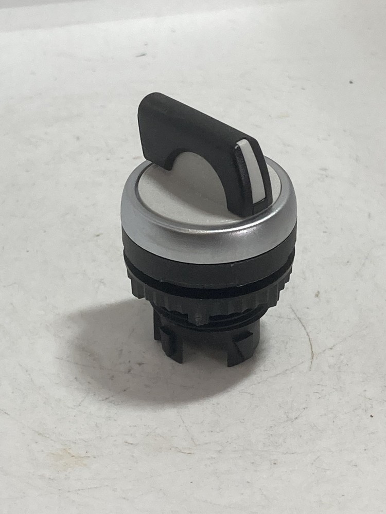 BACO L21MA03 SELECTOR SWITCH OPERATOR 3 POSITION MAINTAINED 22MM NNB
