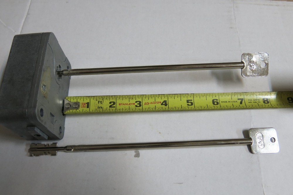 Sargent & Greenleaf Safe Key lock with Keys