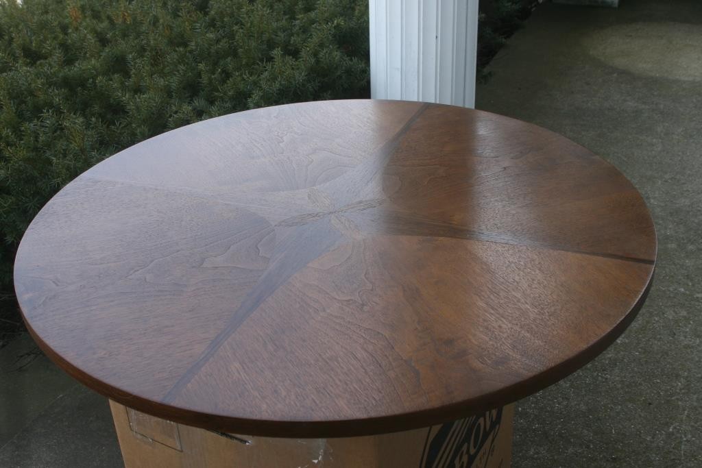 Broyhill Brasilia Cathedral Round Table Top (6150-14)