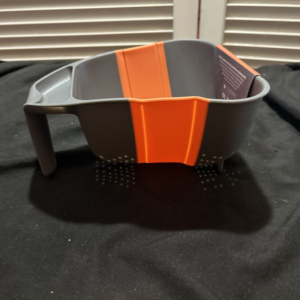 Kitchen Maestro Collapsible Hands-free Silicone Colander/Strainer