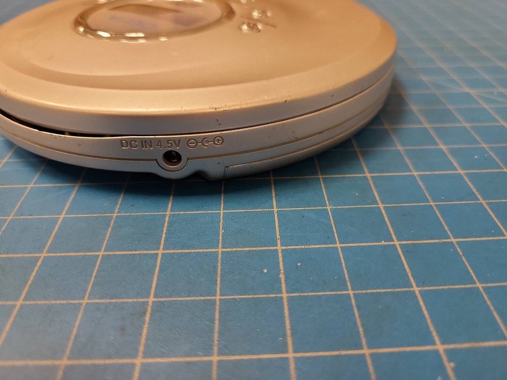 Durabrand CD-56 Portable Compact Disc Player Programmable Repeat Play Audio