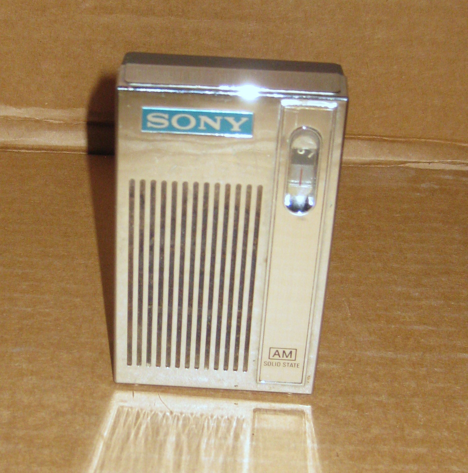 Vintage Sony 2R-31 AM Transistor Pocket Radio WORKING - Please read