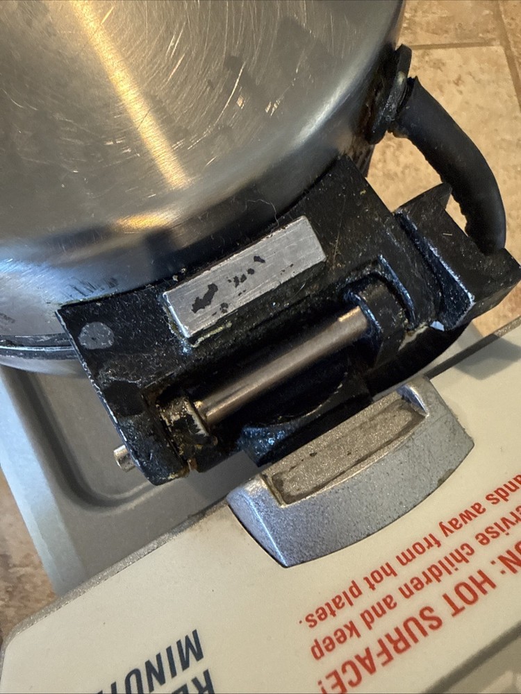Waring Commercial Belgian Waffle Maker WW190XTCO