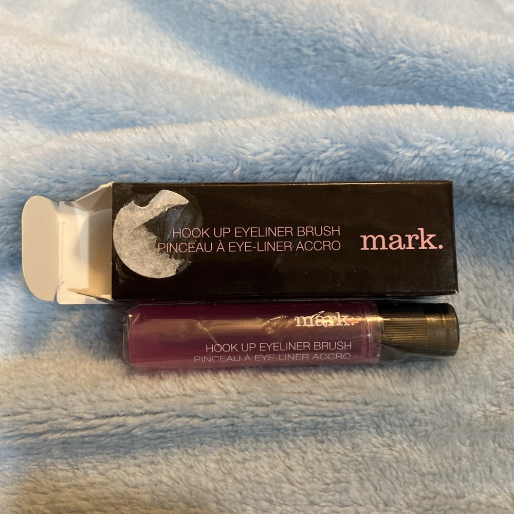 Avon mark Hook Up Eyeliner Brush