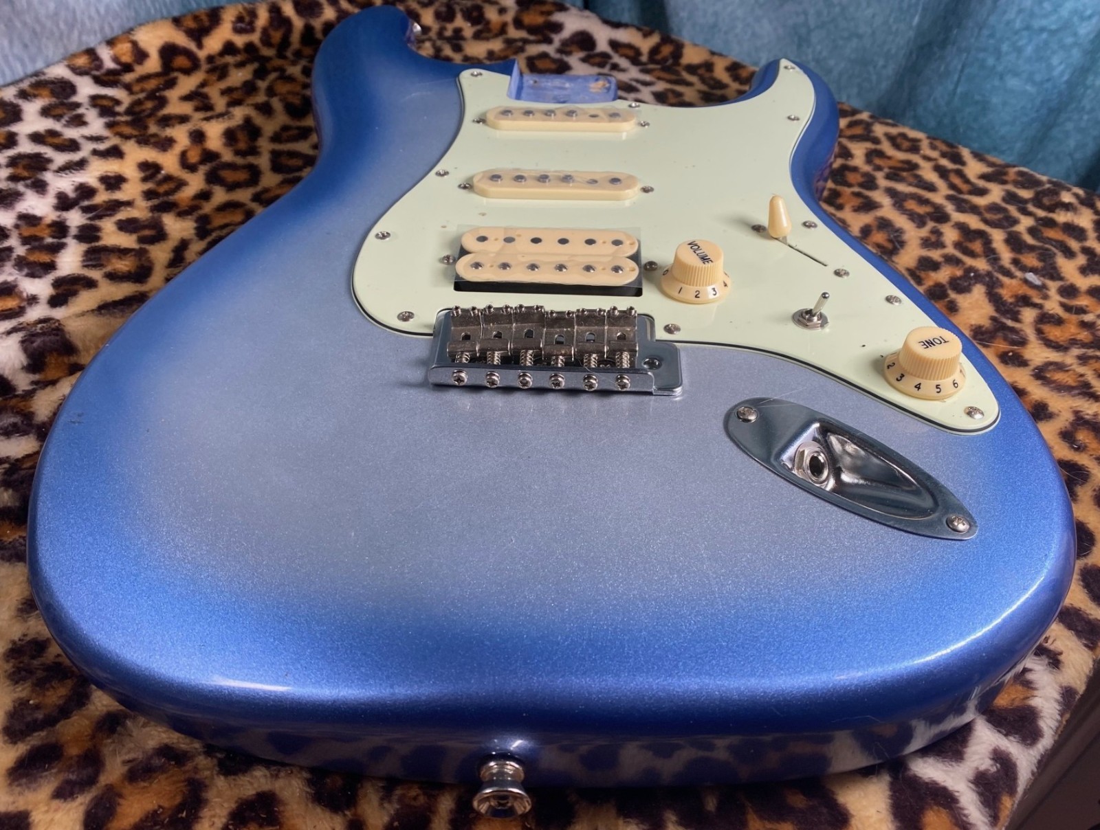 Metalic Skyburst Loaded Stratocaster Alder Fender Replacement Body. +Neck Plate