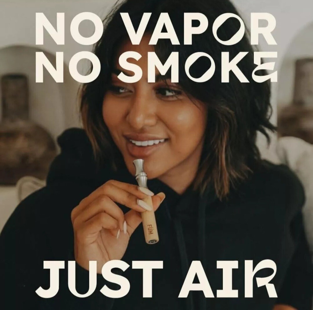 Füm Journey Pack Flavored Air Device with 4 Packs of Plant Based Cores