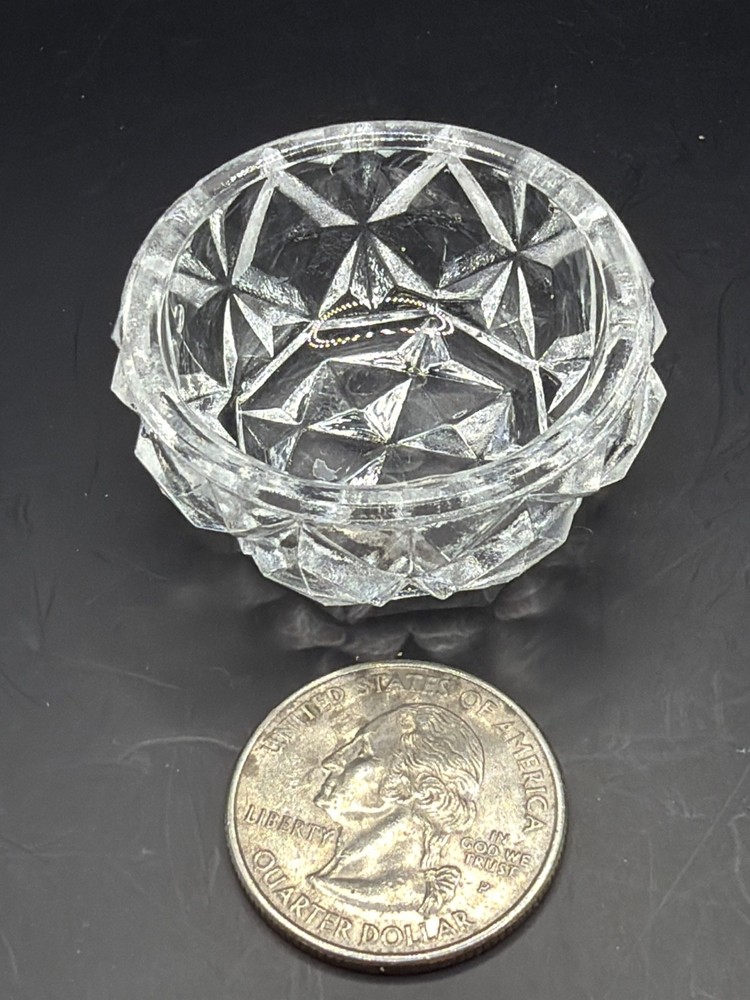 Diamond Point Round Clear Glass Open Salt Cellar Elegant