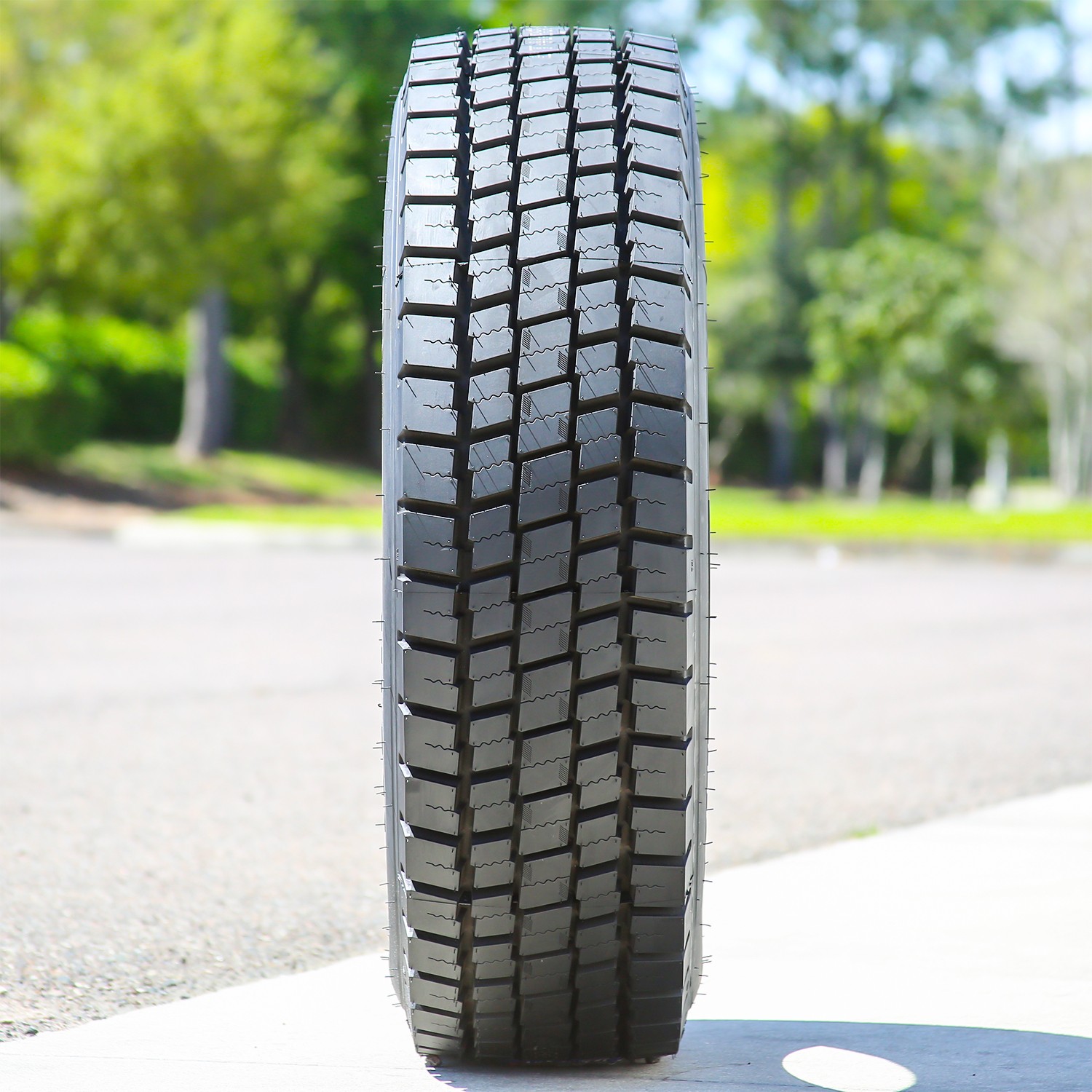 Tire Roundrule MLD30 All Steel 245/70R19.5 Load H 16 Ply Drive Commercial