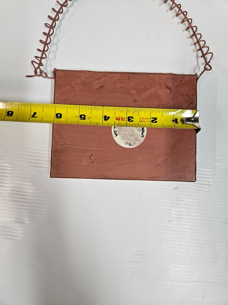Wall Mount Metal Mail Holder Envelope Shape Mail hanging decor / Storage White!