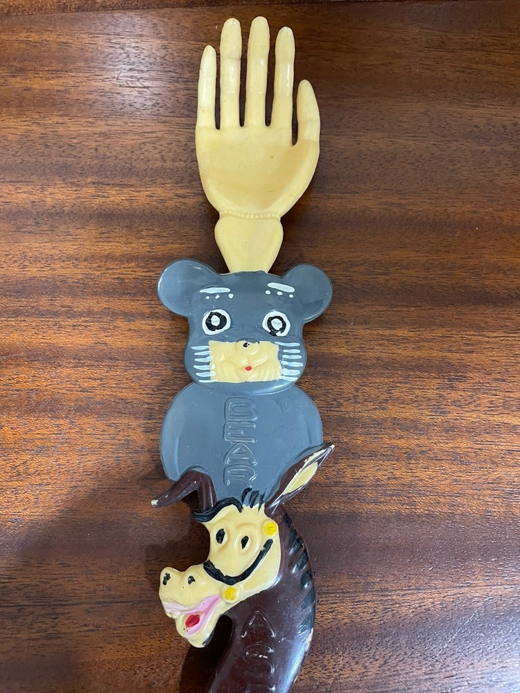 Vintage Funny Plastic Bear Ass Scratcher