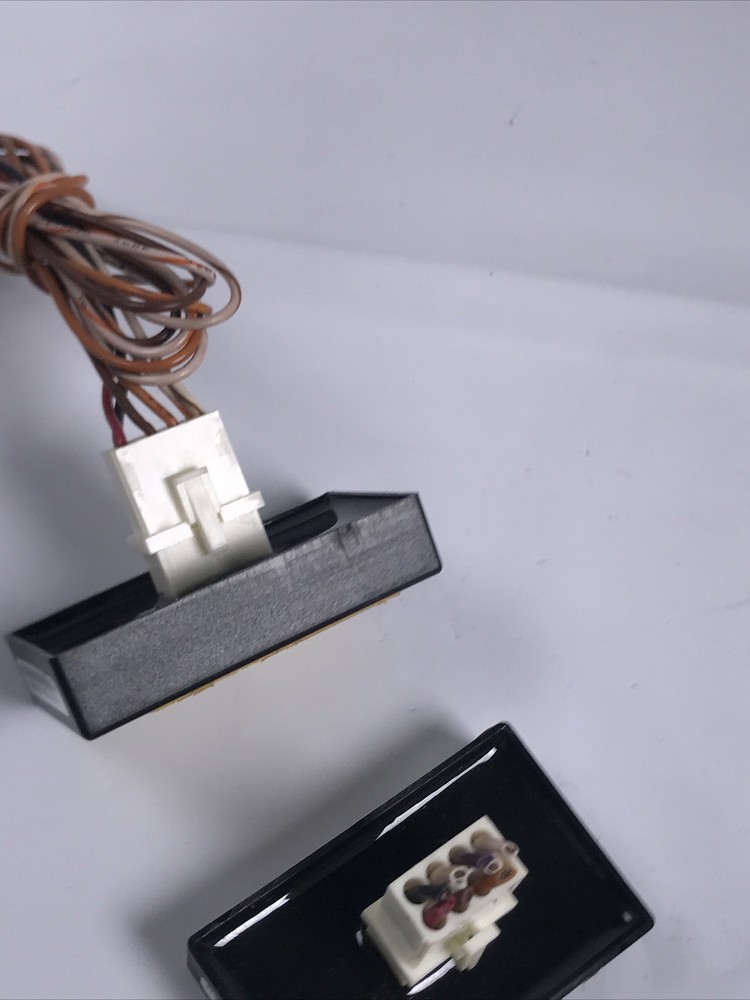 2 Whelen ULF22 LED Flasher