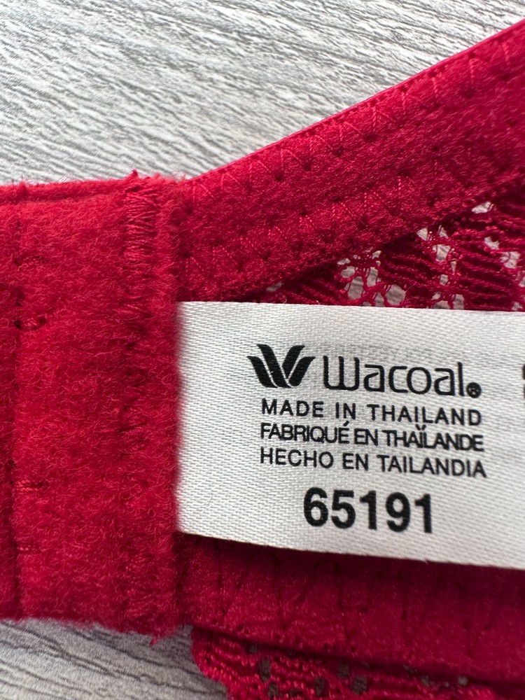 Wacoal Bra Embrace Lace Underwire Red Unlined Average Coverage 651