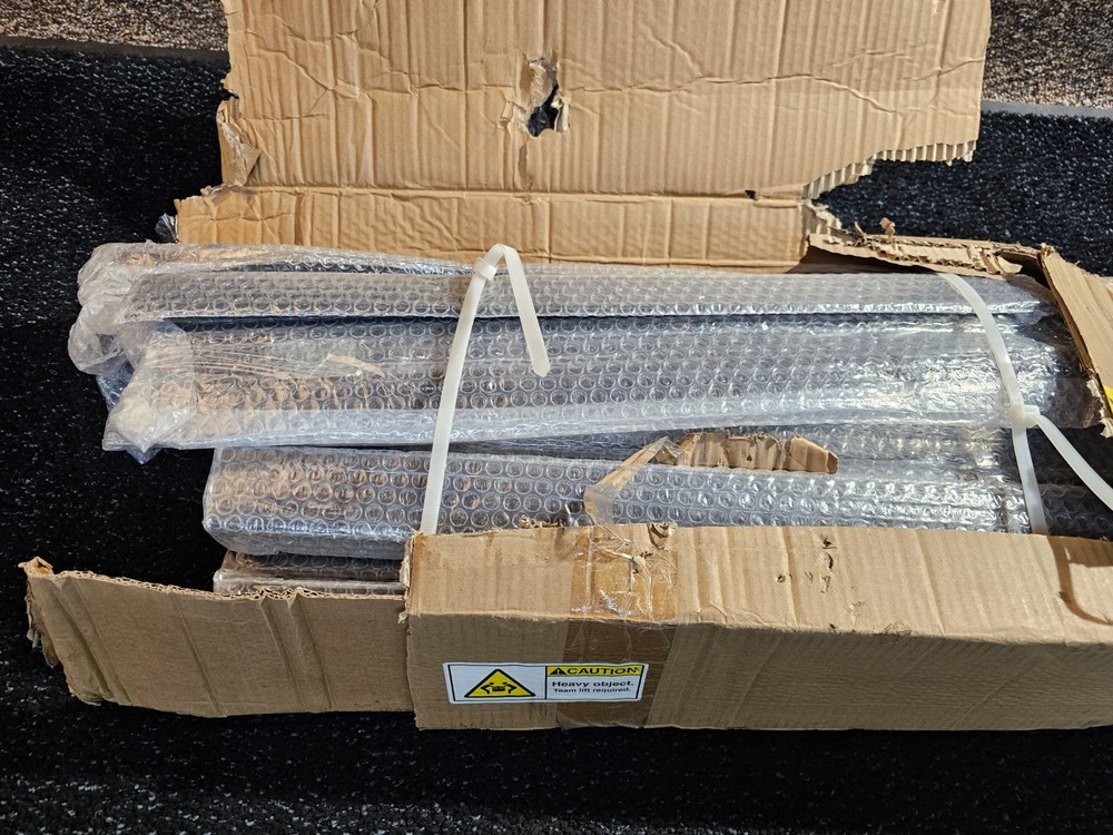 DEFECTIVE StarTech 4Post 15U Mobile Open Frame Server Rack 19 in Network G3D