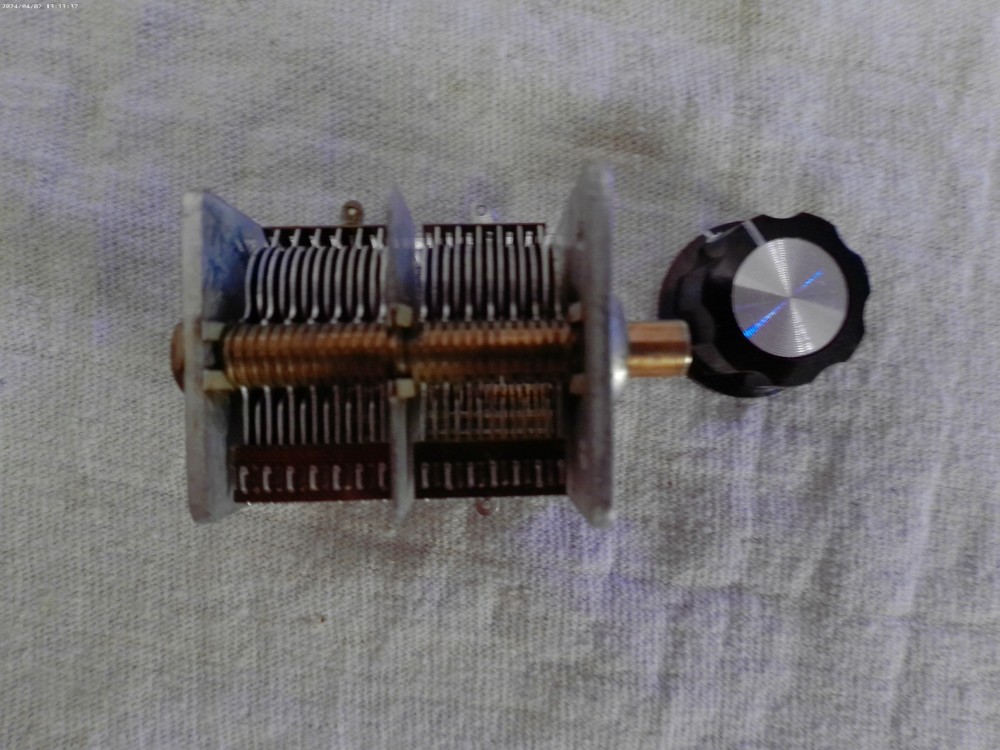 NICE WIDE SPACED CAPACITOR DUAL SECTION 5 TO 50PF PER SECTION (100PF TOTAL)