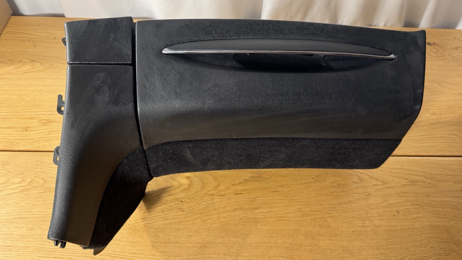 03-09 MERCEDES W209 CLK320 CLK550 DASHBOARD GLOVE BOX STORAGE COMPARTMENT W/AUX