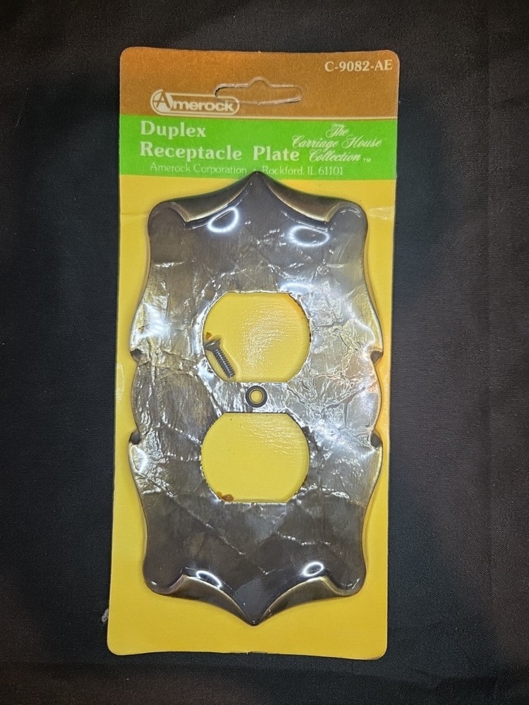 Vintage Amerock Scroll Leaf Texture Duplex Outlet Cover Brass Plate