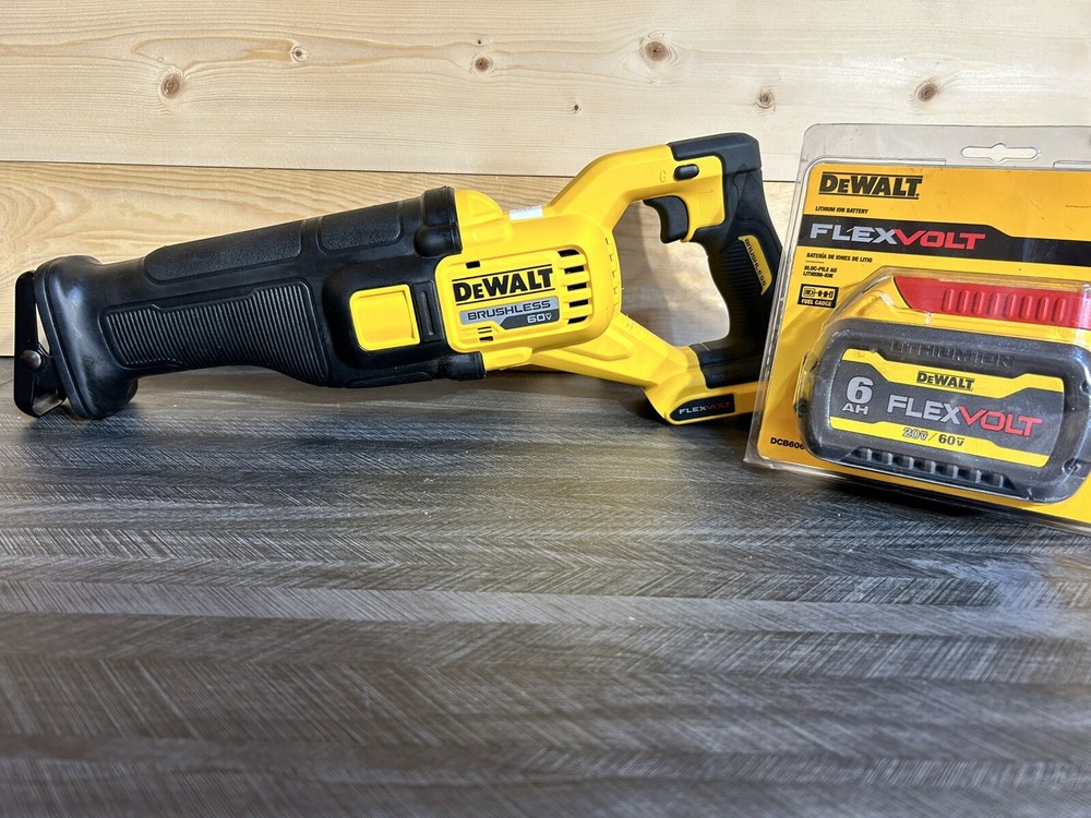 DEWALT DCS381B 20V Variable Speed Reciprocating Saw + Battery