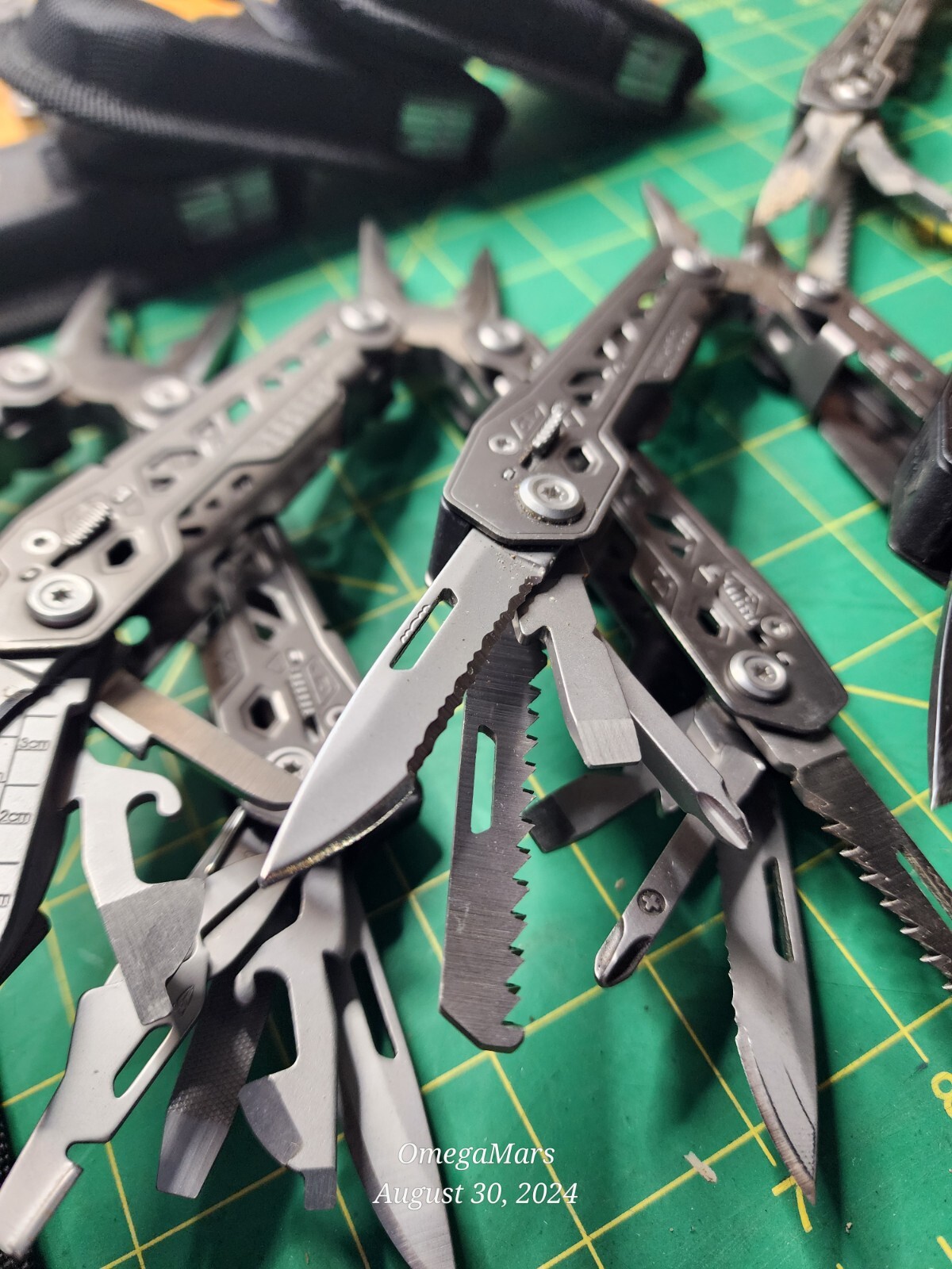 Gerber Truss 17-in-1 Multi Tool Random selection of ONE tool per order Grade A