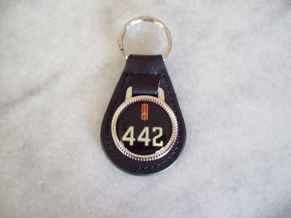 OLDSMOBILE  442  KEY CHAIN........ROCKET EMBLEM.....