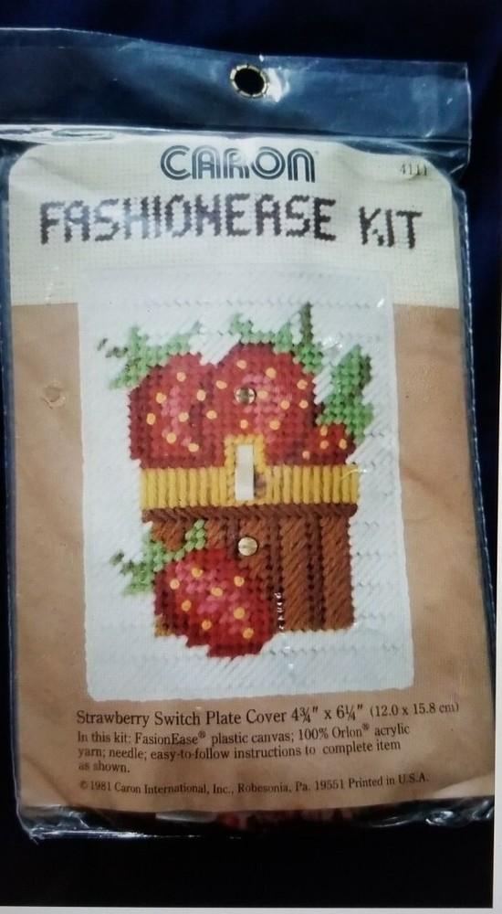 Caron "Strawberry Patch Switchplate Cover" Plastic Canvas Kit