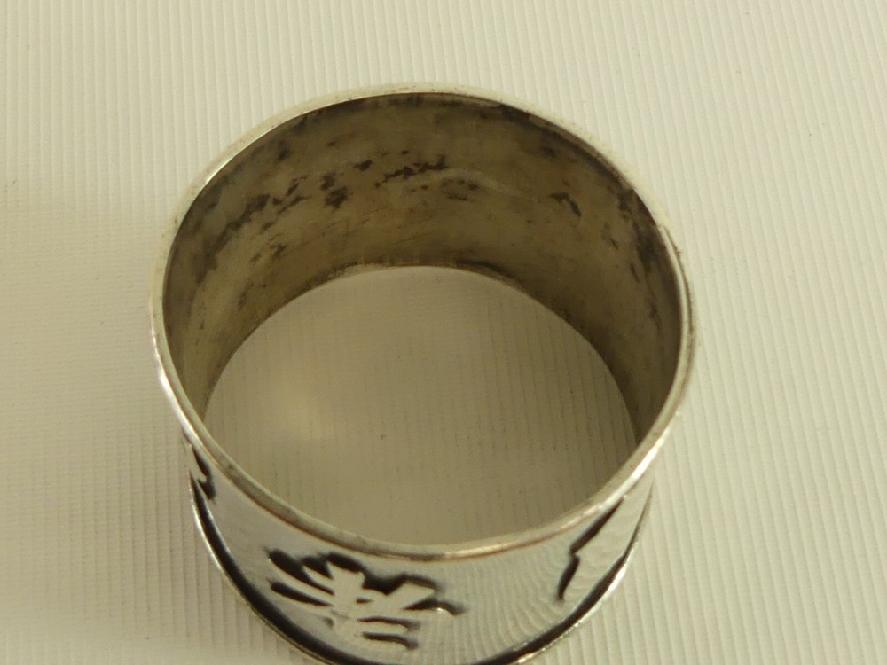 (ref288BF) Solid silver napkin ring Chinese characters and blank cartouch