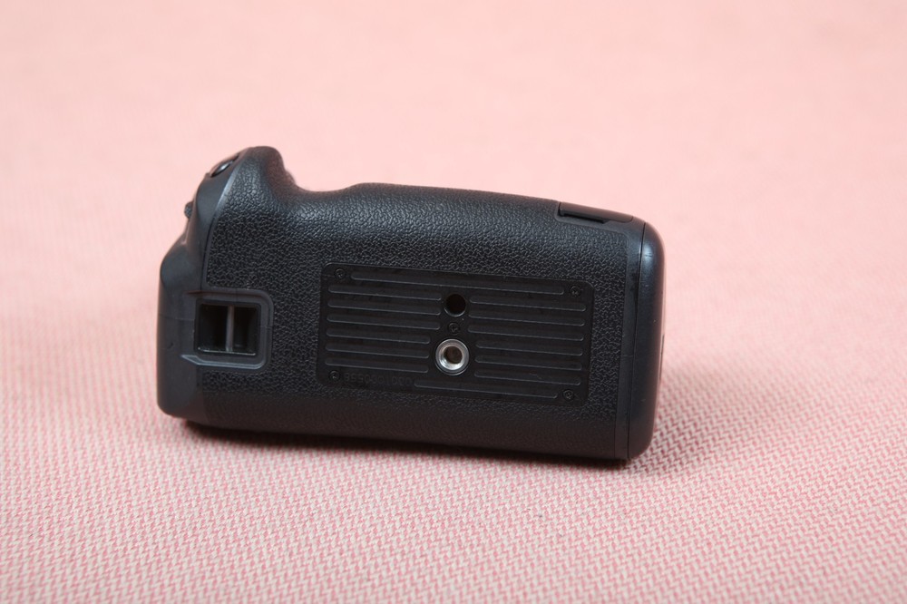 Canon BG-E22 Battery Grip for EOS R Mirrorless Camera OEM