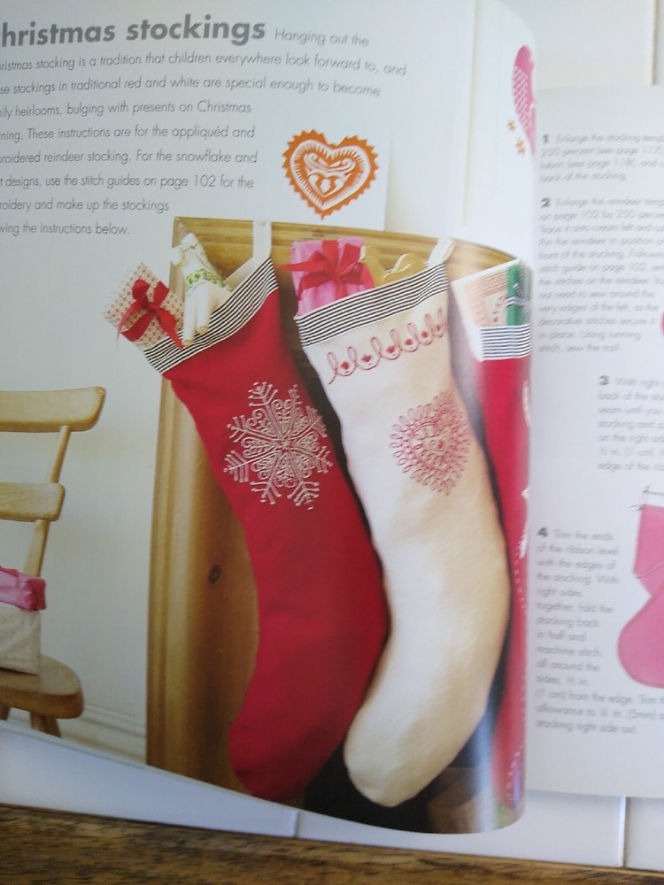 Scandinavian Needlecraft: 35 step-by-step projects by Youngs, Clare