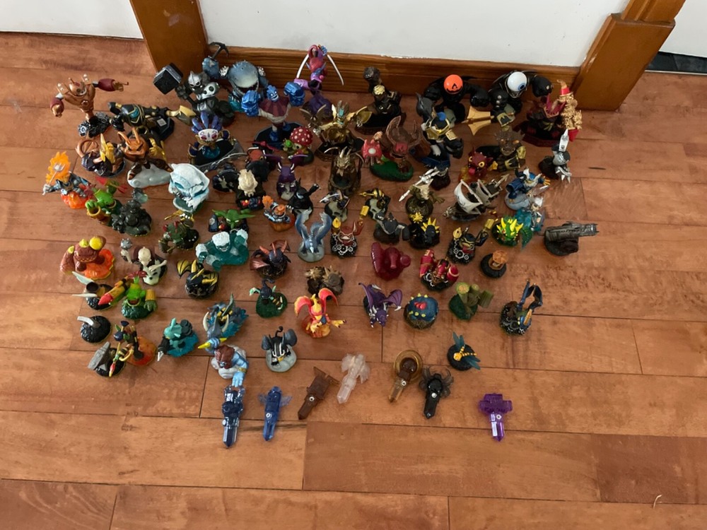 HUGE SKYLANDERS LISTING (from every games)