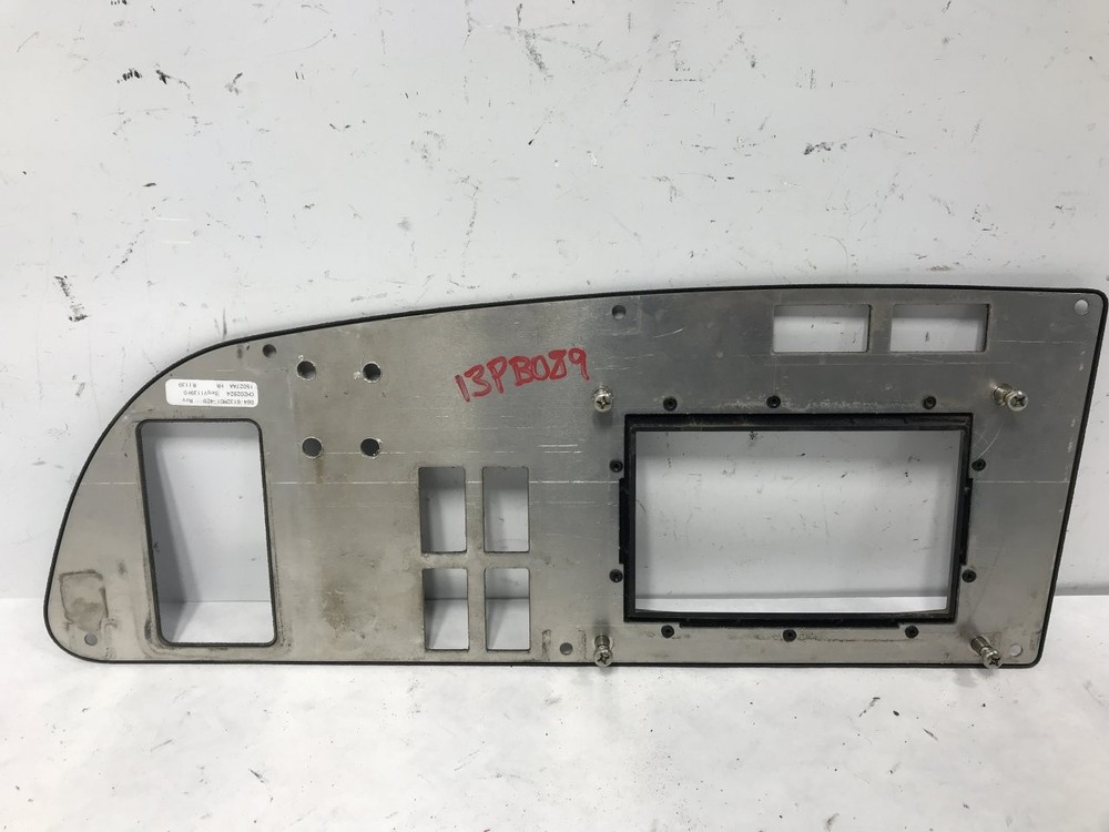 Peterbilt 587 SWITCH Dash Panel - Used | P/N S646132M1420