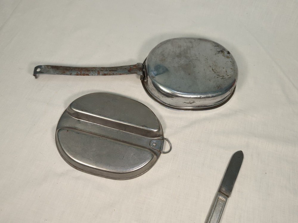 U.S. Army Mess Kit Dated 1945 Marked US E.A. CO WWII With Knife