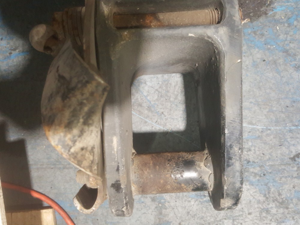 PETERBILT 387 SPRING HANGER 02-04020R