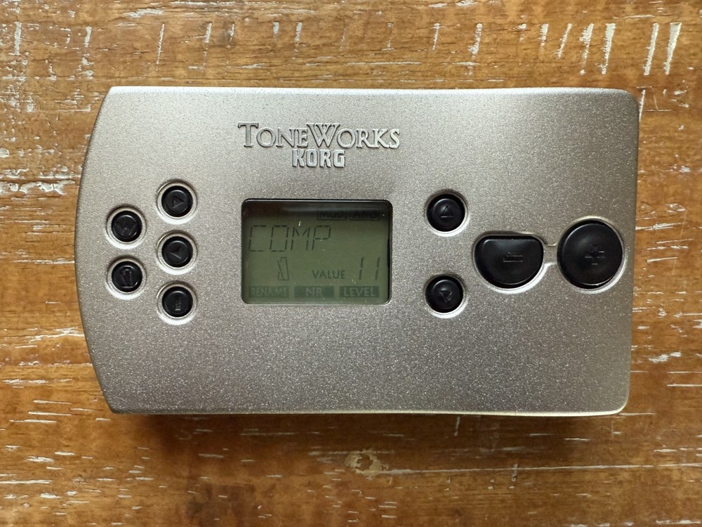 Korg ToneWorks Pandora PX1 Personal Multi Effect Processor Boxed Bundle