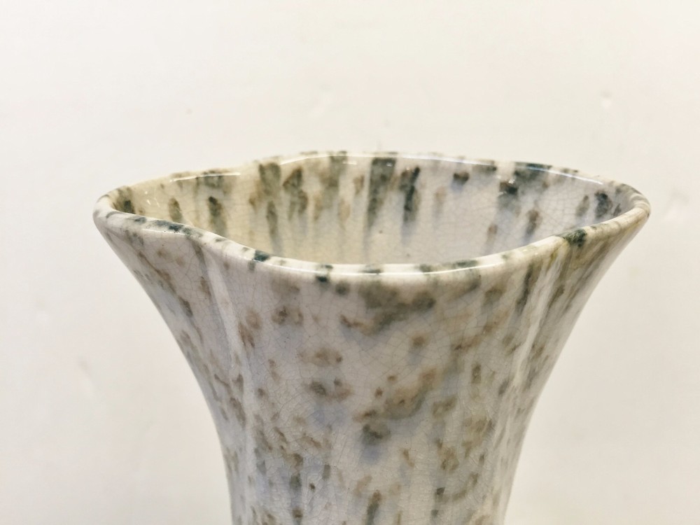Green Splatter 2 Handle Vase w/Flower Front