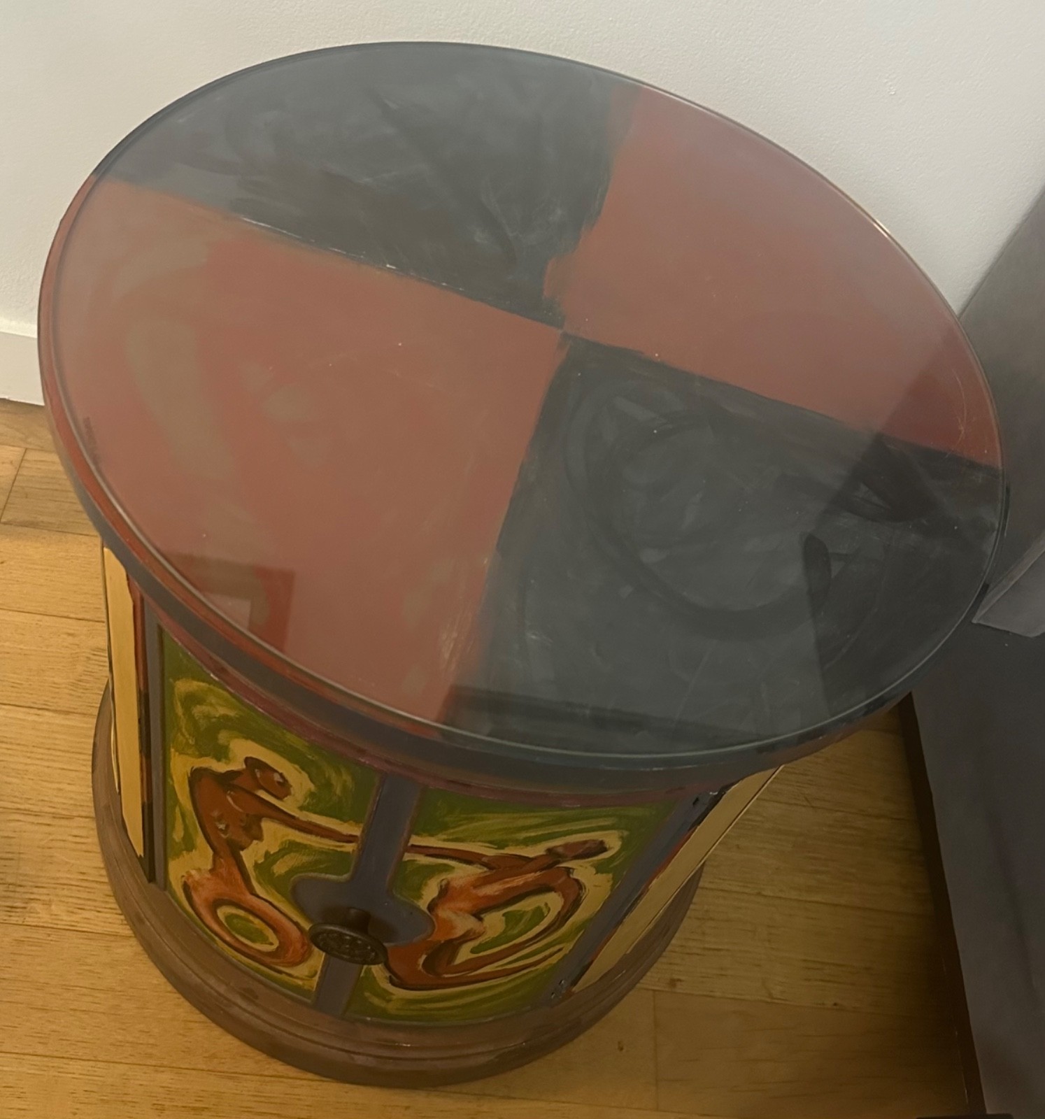 Set of 2 bedside tables. One is painted. Very good condition. (can sell 1 table)