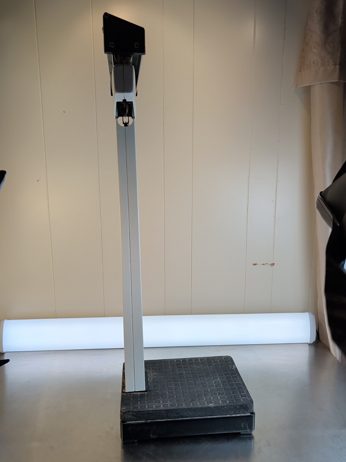 Vintage HEALTH O METER Doctor's Scale Office Style Weight 350lb Model 230BP