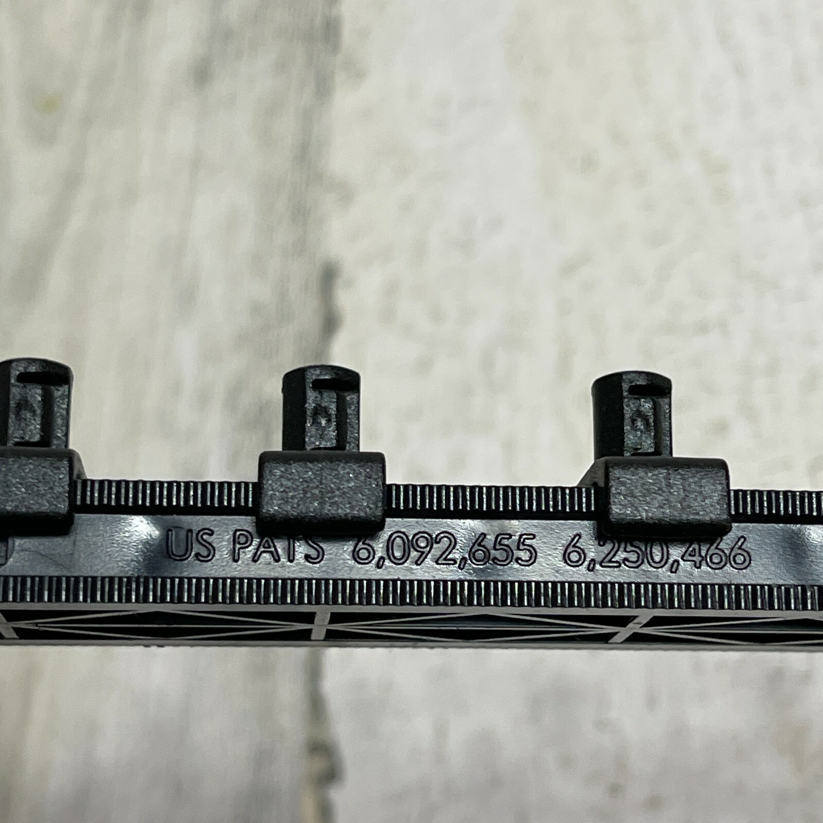 Ernst 1/4" Drive 18" Socket Organizer Rail with 15 Twist Lock Clips - Black