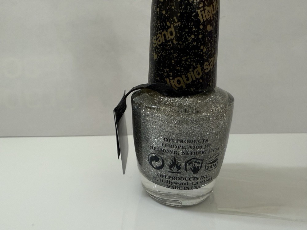 OPI IT’S FROSTY OUTSIDE (HL E20)