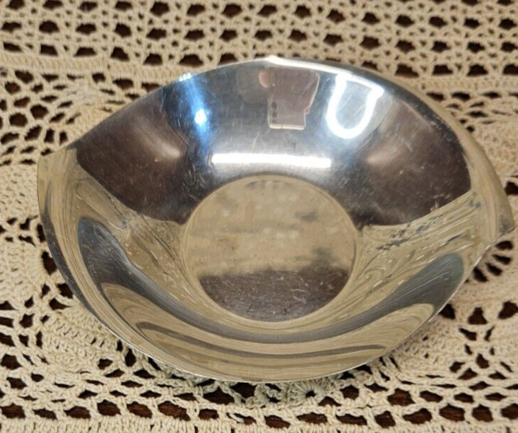 Vintage Heirloom by Oneida Silver Plate Shallow Bowl Dish Abstract Shape