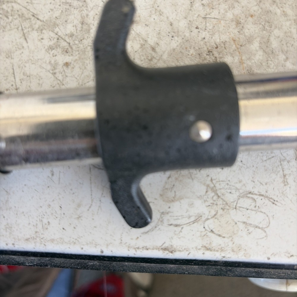 Fish Gripper Scale