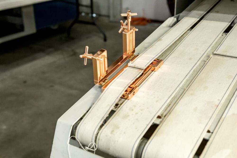 Belt Puller , Stretching tool , Conveyor , Laundry Folder. Limited space access