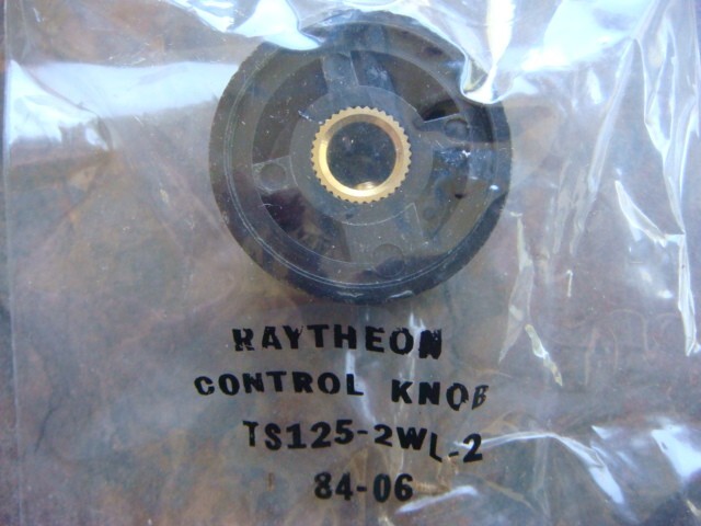 ONE Lot FIVE (5) Raytheon Pointer Knobs TS125-2WL-2 -- New & Unused