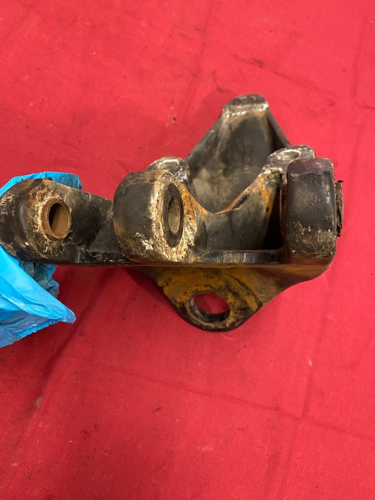 PETERBILT REAR CAB SUPPORT ,MOUNT, BRACKET SUSPENSION MOUNT 29 05988