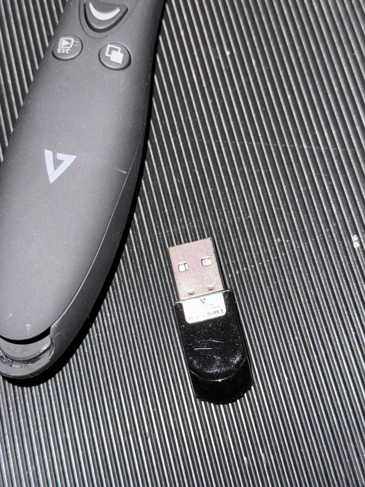 V7 WP1000-24G-19NB Professional Wireless Presenter with Laser Pointer