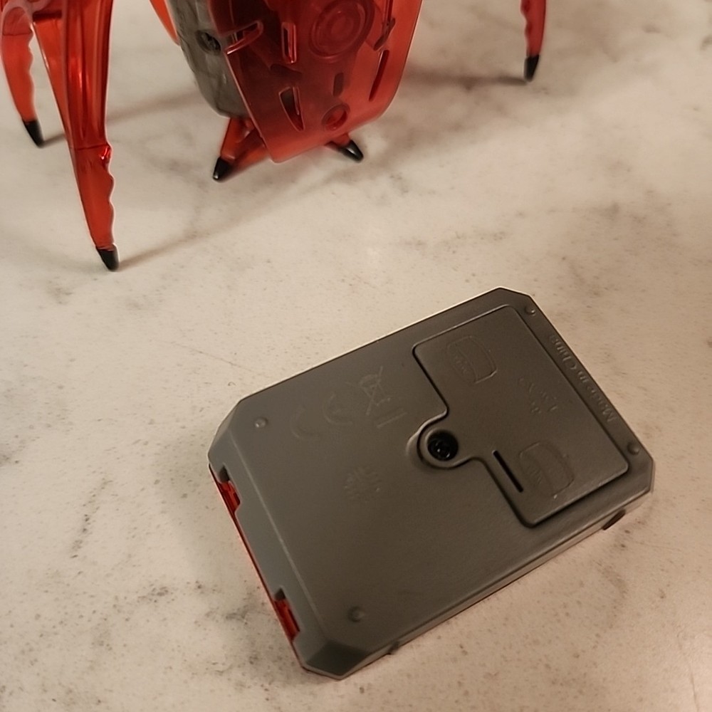 Hexbug - Remote Controlled RED Hex Bug Inchworm NEEDS BATTERIES Nano