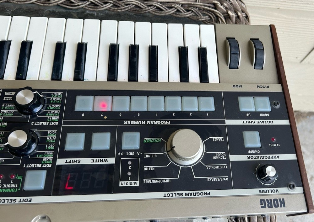 KORG microKORG 37-Key Synthesizer Vocoder ***Working***
