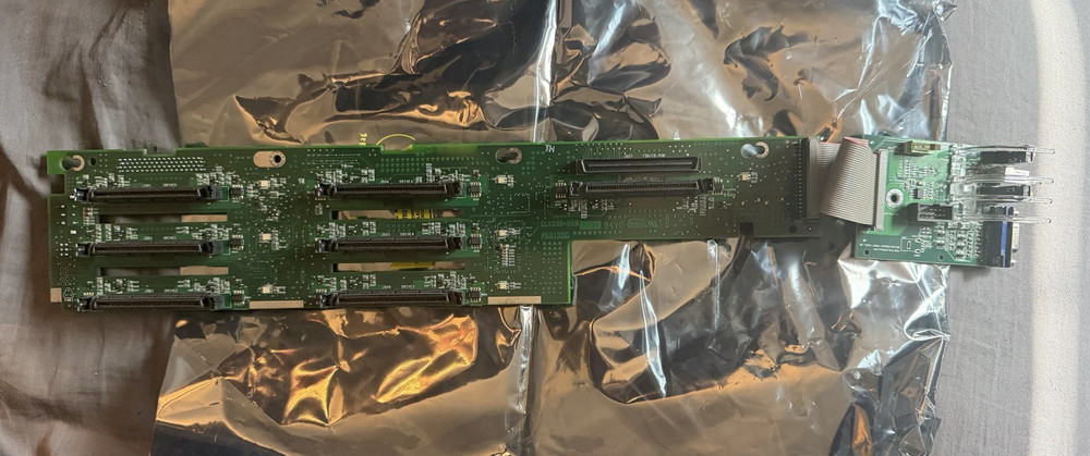 A79488-305 Intel SCSI Hot Swap Backplane Pulled from working server and tested