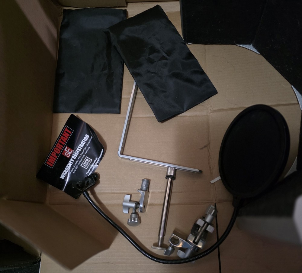 sE Electronics SPACE Microphone Shield Soundproofing Insulation With Pop Shield